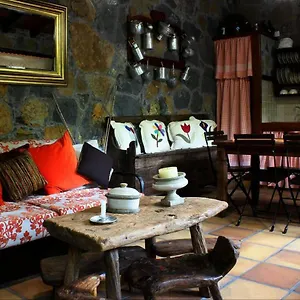 Casa Mary Lola Tinor